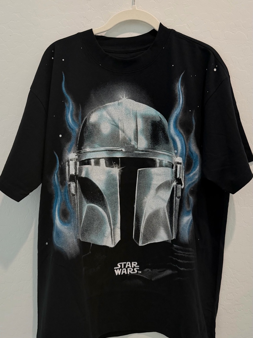 Disney Star Wars Mandalorian Helmet Graphic Tee Black Vintage Style NWOT